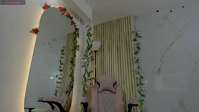 Aria montgomeri online show from December 19, 1:40 pm