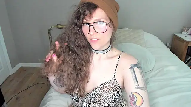 Snapshot of DelugeDuvall chatting on October 2, 10:28 pm DelugeDuvall online show from October 2, 10:28 pm