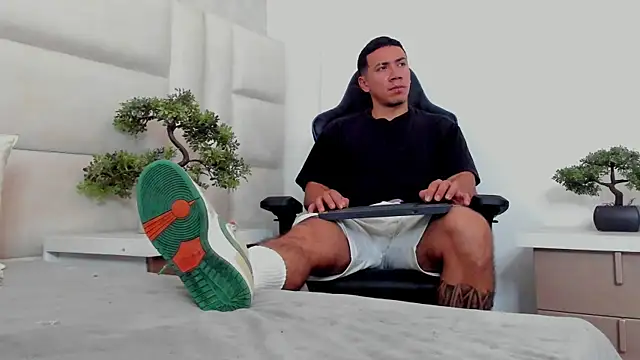 Snapshot of marc_ginale chatting on November 9, 5:33 pm marc ginale online show from November 9, 5:33 pm