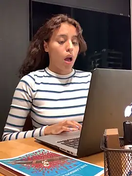 Katee Jones online show from February 1, 1:23 am