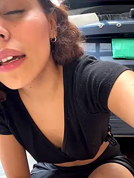 Katee Jones online show from October 4, 7:45 pm