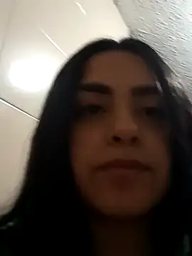 Snapshot of _laina_ chatting on December 17, 4:01 am laina online show from December 17, 4:01 am