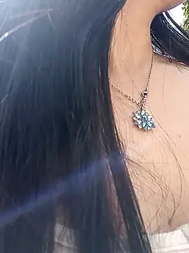 Snapshot of _laina_ chatting on January 2, 3:19 pm laina online show from January 2, 3:19 pm