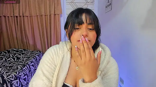 Snapshot of _laina_ chatting on February 12, 5:15 am laina online show from February 12, 5:15 am