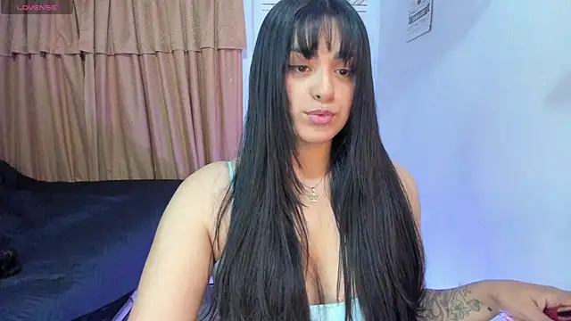 Snapshot of _laina_ chatting on February 22, 5:23 am laina online show from February 22, 5:23 am