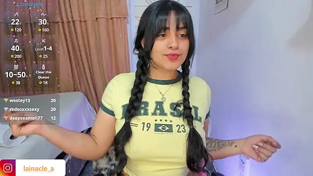 Snapshot of _laina_ chatting on March 22, 7:04 am laina online show from March 22, 7:04 am