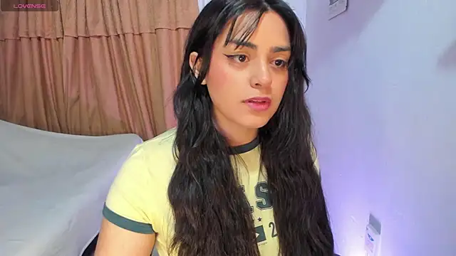 Snapshot of _laina_ chatting on March 23, 5:00 am laina online show from March 23, 5:00 am
