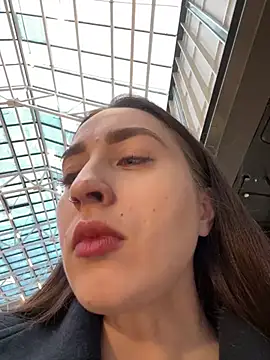 Holly Play online show from January 4, 9:10 am