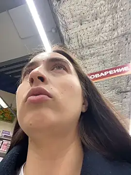 Holly Play online show from December 1, 12:10 pm