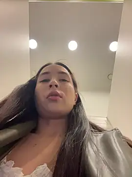 Holly Play online show from April 24, 11:45 am