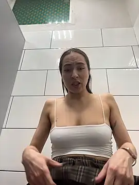 Snapshot of Holly_Play chatting on May 11, 2:45 pm Holly Play online show from May 11, 2:45 pm