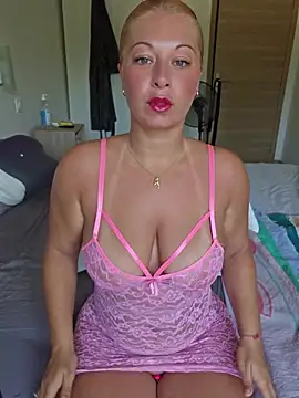 Snapshot of Chaudesquirt chatting on July 16, 9:15 am Chaudesquirt online show from July 16, 9:15 am