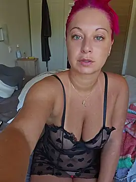 Snapshot of Chaudesquirt chatting on July 22, 9:12 am Chaudesquirt online show from July 22, 9:12 am
