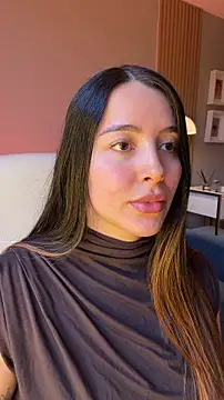 Snapshot of Alessia-miller_ chatting on June 16, 10:56 pm Alessia-miller online show from June 16, 10:56 pm