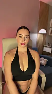 Snapshot of Alessia-miller_ chatting on June 20, 2:58 am Alessia-miller online show from June 20, 2:58 am