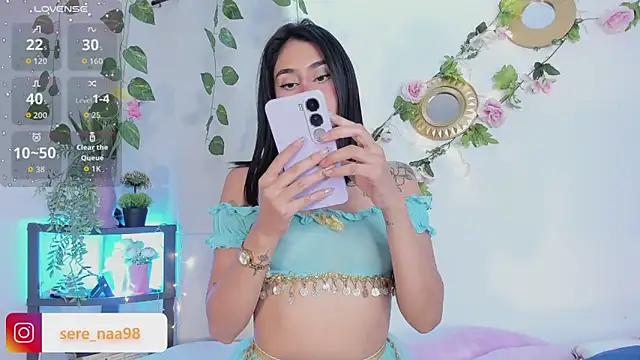 Snapshot of serena_jeyms chatting on April 11, 5:12 am serena jeyms online show from April 11, 5:12 am
