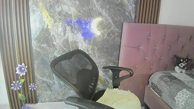Snapshot of nicol_jone1 chatting on June 2, 12:34 am nicol jone1 online show from June 2, 12:34 am