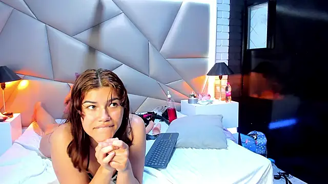 Snapshot of Bonny_Bonss chatting on February 5, 2:40 am Bonny Bonss online show from February 5, 2:40 am