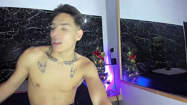 Snapshot of Couplehot__1 chatting on December 29, 3:44 am Couplehot 1 online show from December 29, 3:44 am