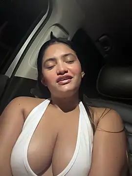 Snapshot of Isa_squirt1 chatting on May 15, 3:02 am Isa squirt1 online show from May 15, 3:02 am