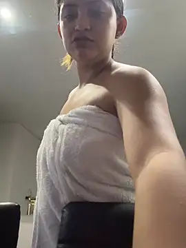 Snapshot of Isa_squirt1 chatting on July 29, 1:04 am Isa squirt1 online show from July 29, 1:04 am