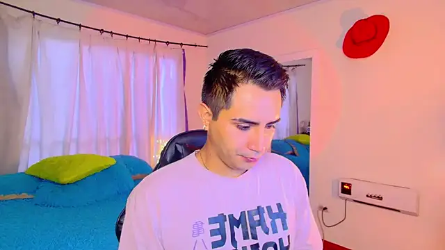 Chris Maddox online show from December 18, 11:16 am