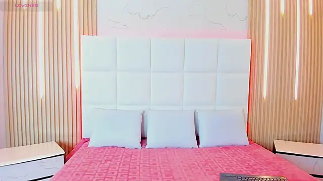 Iris Thompson  online show from October 24, 4:42 am