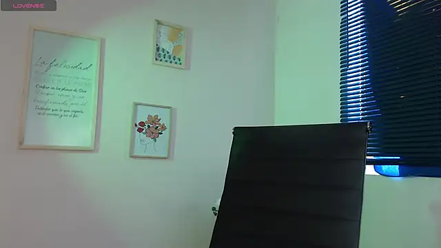 Snapshot of lucy_diiaz chatting on January 5, 9:25 pm lucy diiaz online show from January 5, 9:25 pm