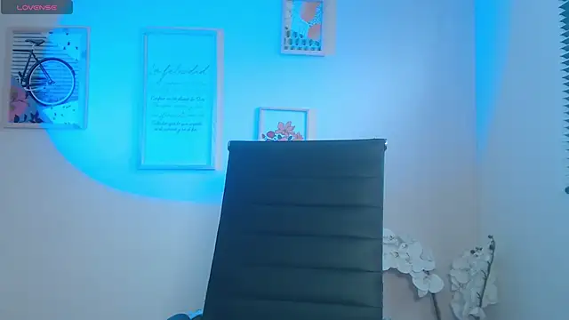 Snapshot of lucy_diiaz chatting on February 13, 2:09 pm lucy diiaz online show from February 13, 2:09 pm