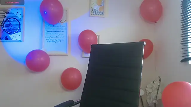 Snapshot of lucy_diiaz chatting on February 15, 4:01 pm lucy diiaz online show from February 15, 4:01 pm