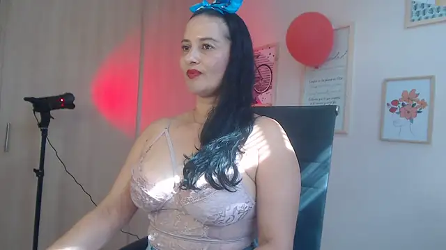 Snapshot of lucy_diiaz chatting on February 25, 7:58 pm lucy diiaz online show from February 25, 7:58 pm