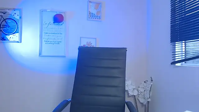 Snapshot of lucy_diiaz chatting on March 4, 8:38 pm lucy diiaz online show from March 4, 8:38 pm