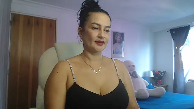 Snapshot of lucy_diiaz chatting on September 13, 8:19 pm lucy diiaz online show from September 13, 8:19 pm