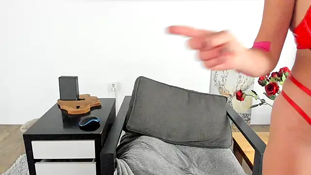 Snapshot of MendiPetite chatting on October 17, 8:22 pm MendiPetite online show from October 17, 8:22 pm