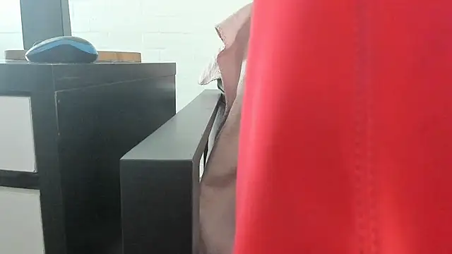 MendiPetite online show from February 19, 9:22 pm