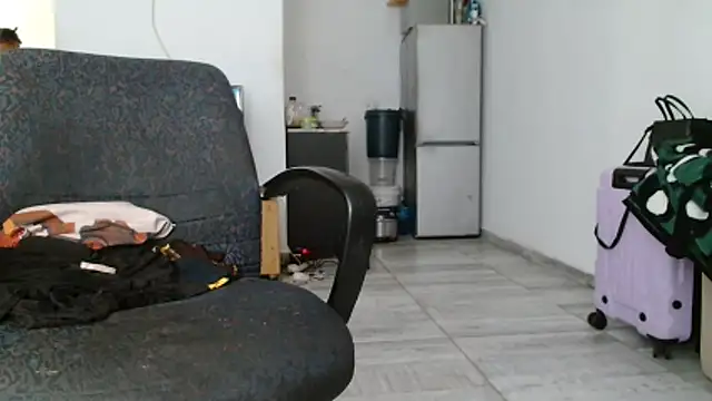 Hugetittiesxx2 online show from November 28, 4:15 am