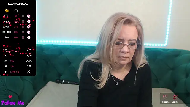 Snapshot of IvanaCharm chatting on February 19, 4:23 am IvanaCharm online show from February 19, 4:23 am