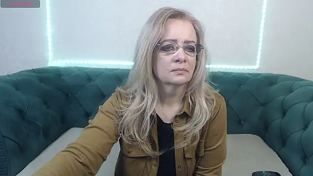 Snapshot of IvanaCharm chatting on February 24, 4:16 am IvanaCharm online show from February 24, 4:16 am