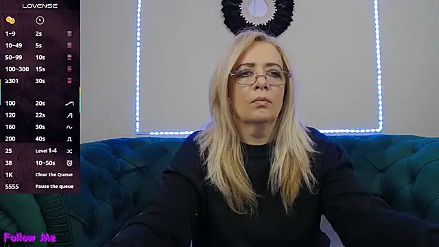 Snapshot of IvanaCharm chatting on November 28, 4:37 am IvanaCharm online show from November 28, 4:37 am