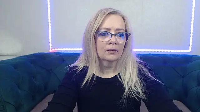Snapshot of IvanaCharm chatting on May 8, 3:23 am IvanaCharm online show from May 8, 3:23 am
