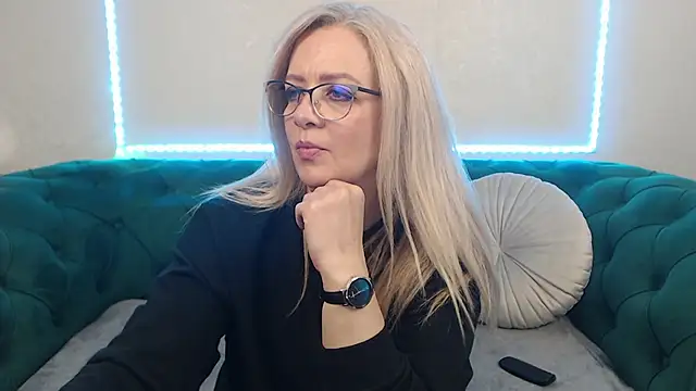 Snapshot of IvanaCharm chatting on May 15, 3:13 am IvanaCharm online show from May 15, 3:13 am