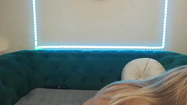Snapshot of IvanaCharm chatting on May 17, 3:26 am IvanaCharm online show from May 17, 3:26 am