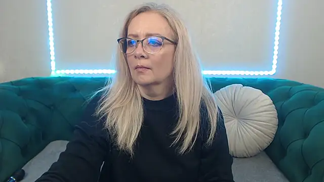 Snapshot of IvanaCharm chatting on May 19, 3:13 am IvanaCharm online show from May 19, 3:13 am
