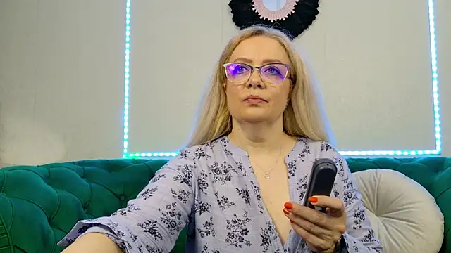 Snapshot of IvanaCharm chatting on May 28, 3:26 am IvanaCharm online show from May 28, 3:26 am