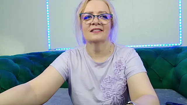 Snapshot of IvanaCharm chatting on June 27, 3:33 am IvanaCharm online show from June 27, 3:33 am