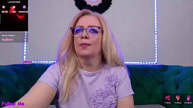 Snapshot of IvanaCharm chatting on July 14, 3:33 am IvanaCharm online show from July 14, 3:33 am