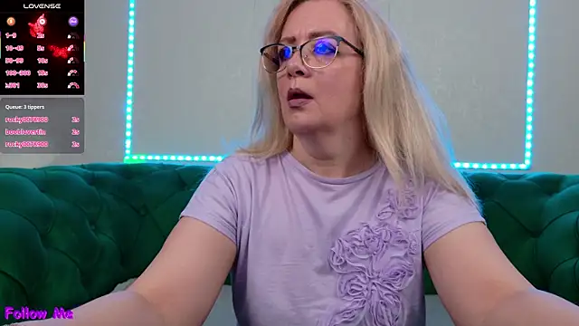 Snapshot of IvanaCharm chatting on July 16, 3:23 am IvanaCharm online show from July 16, 3:23 am