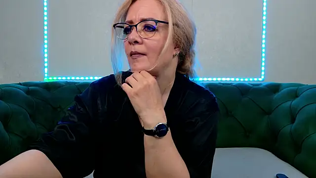 Snapshot of IvanaCharm chatting on July 19, 3:32 am IvanaCharm online show from July 19, 3:32 am