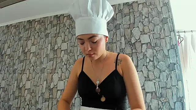 Snapshot of azumi_cutiepie_ chatting on December 24, 8:05 pm azumi cutiepie online show from December 24, 8:05 pm