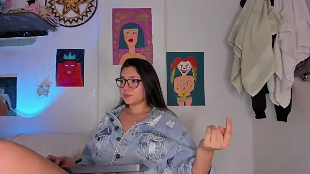 Snapshot of azumi_cutiepie_ chatting on March 3, 11:24 pm azumi cutiepie online show from March 3, 11:24 pm